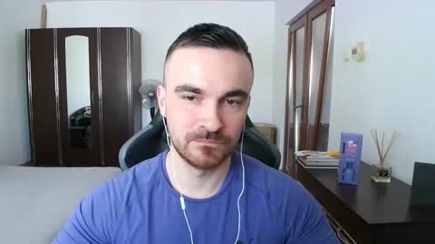 Snapshot of mu5clemania chatting on 04.15.26 Victor online show from 04.15.26