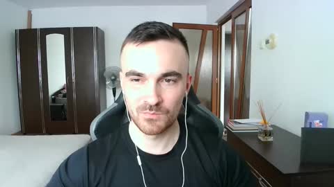 Snapshot of mu5clemania chatting on 05.20.26 Victor online show from 05.20.26