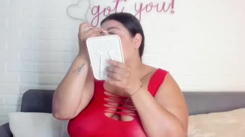 Snapshot of muentes_geminis chatting on 10.11.25 Tati online show from 10.11.25