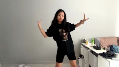 Mia online show from 03.16.26