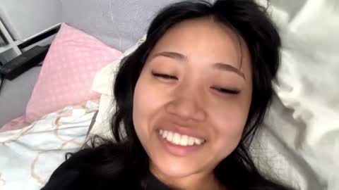 Snapshot of muiklecha chatting on 04.28.26 Mia online show from 04.28.26