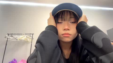 Snapshot of muiklecha chatting on 05.04.26 Mia online show from 05.04.26