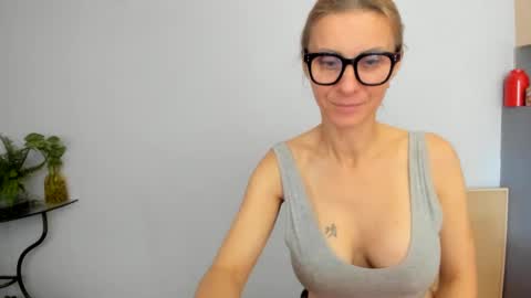 Snapshot of munishpunish chatting on 12.09.24 LOVELY JULIA Peter DAY online show from 12.09.24