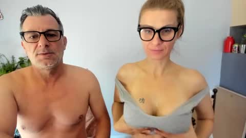 Snapshot of munishpunish chatting on 01.12.25 LOVELY JULIA Peter DAY online show from 01.12.25