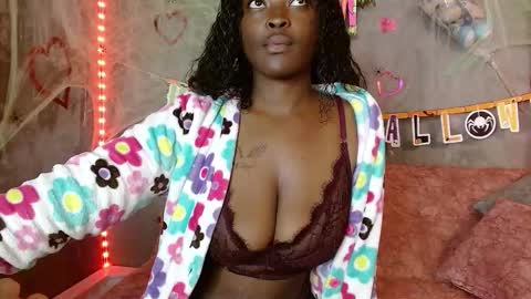 Snapshot of mupitta_sweett chatting on 10.22.25 Leidy online show from 10.22.25