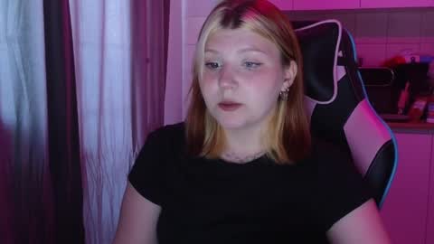 Snapshot of mura_muur chatting on 06.04.26 Milana online show from 06.04.26