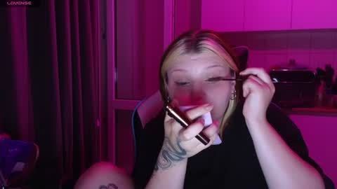 Snapshot of mura_muur chatting on 06.12.26 Milana online show from 06.12.26