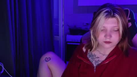 Snapshot of mura_muur chatting on 06.22.26 Milana online show from 06.22.26