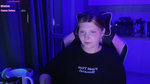 Snapshot of mura_muur chatting on 06.27.26 Milana online show from 06.27.26