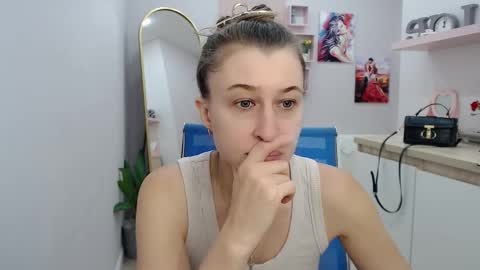 Snapshot of muriel_elvin chatting on 09.12.25 muriel_elvin online show from 09.12.25