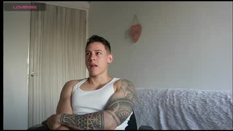 Snapshot of muscle_king_cum chatting on 06.01.26 muscle_king_cum online show from 06.01.26