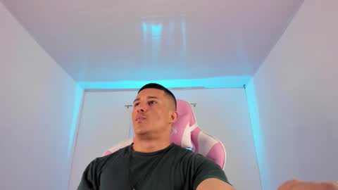 Muscle Man online show from 12.19.25