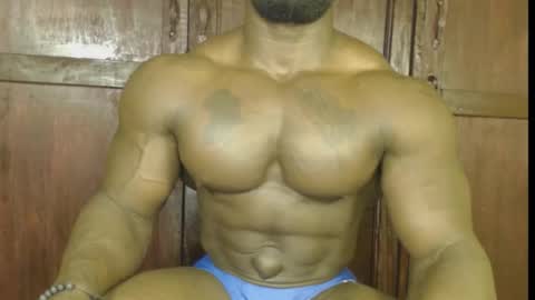 musclegod23 online show from 10.25.25
