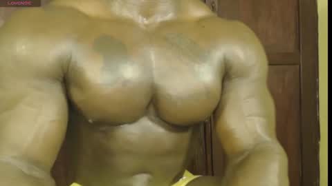 musclegod23 online show from 11.10.25
