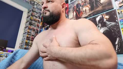 Snapshot of muscular_bear chatting on 04.18.26 Chris online show from 04.18.26
