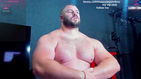 Snapshot of muscularjohnforu chatting on 06.03.26 click icon for peach online show from 06.03.26
