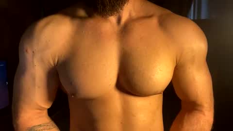 Snapshot of muscularjuggler chatting on 05.29.26 muscularjuggler online show from 05.29.26