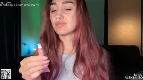 Snapshot of museleks chatting on 09.28.25 Aleksa online show from 09.28.25