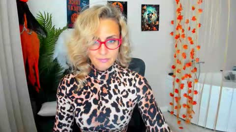 Snapshot of museofstage chatting on 10.30.25 Diana online show from 10.30.25