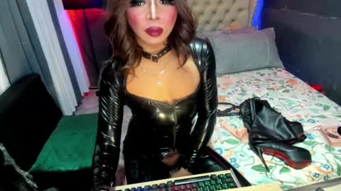 Snapshot of musroldbox chatting on 03.09.25 musroldbox online show from 03.09.25