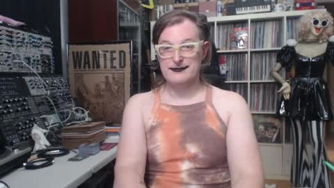 Snapshot of muziknerd chatting on 04.14.26 Muziknerd online show from 04.14.26