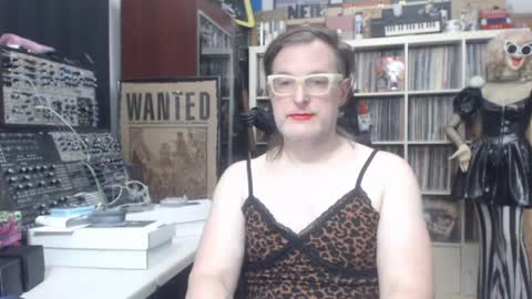 Snapshot of muziknerd chatting on 05.17.26 Muziknerd online show from 05.17.26