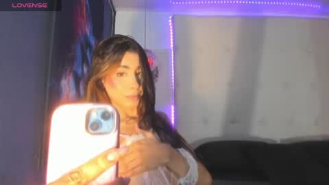 Snapshot of mxli_divine_ chatting on 06.25.26 mxli_divine_ online show from 06.25.26