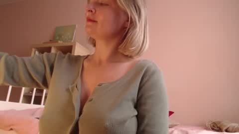 Snapshot of my_hannah chatting on 09.15.25 Hannah  welcome  online show from 09.15.25