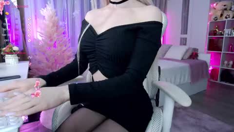 Snapshot of my_polina chatting on 12.19.25 Poli online show from 12.19.25
