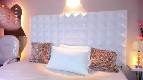 Mariana Evans online show from 01.10.25