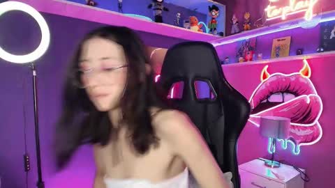 Snapshot of mycutiebabe chatting on 02.15.26 Milly Cute online show from 02.15.26