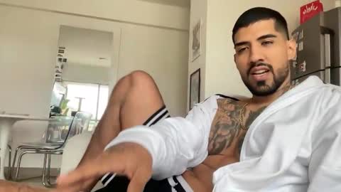 Myke esthetic online show from 10.15.25