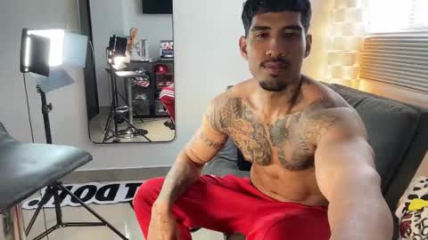 Myke esthetic online show from 11.30.25