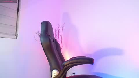 Mylo Wallace  online show from 01.18.25