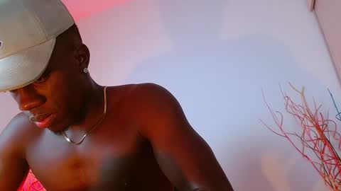 Mylo Wallace  online show from 02.04.25