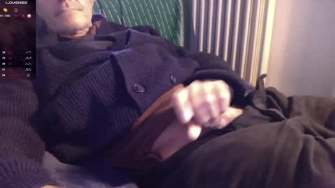 Bi sexy guy lovense hush is on private is open or password show tip if you like. online show from 12.12.24