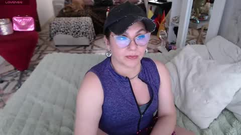 Snapshot of myrnasexxx chatting on 04.22.26 Myrna Sessions online show from 04.22.26