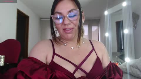 Snapshot of myrnasexxx chatting on 05.10.26 Myrna Sessions online show from 05.10.26