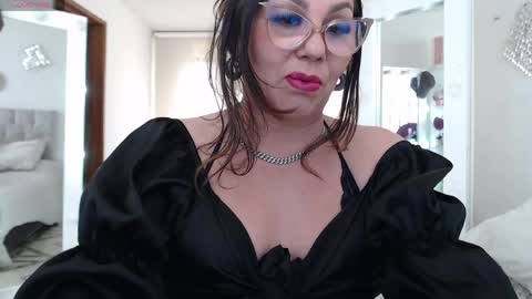 Snapshot of myrnasexxx chatting on 05.14.26 Myrna Sessions online show from 05.14.26