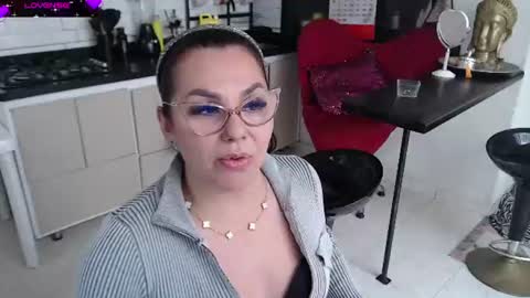 Snapshot of myrnasexxx chatting on 06.26.26 Myrna Sessions online show from 06.26.26