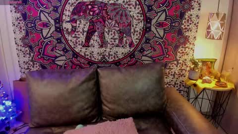 Snapshot of mysaris3 chatting on 01.08.25 S A R A online show from 01.08.25
