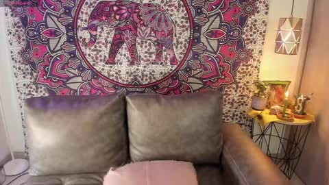 Snapshot of mysaris3 chatting on 01.08.25 S A R A online show from 01.08.25