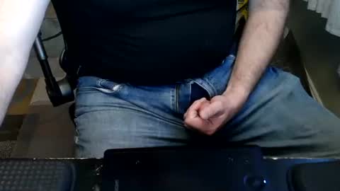 Just hanging out - No pressure online show from 04.08.26