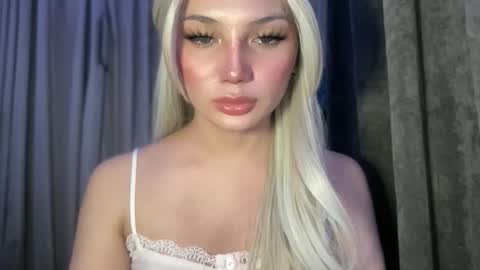 Snapshot of mysteryman_xxx chatting on 04.29.26 UR GIRL NEXTDOOR online show from 04.29.26