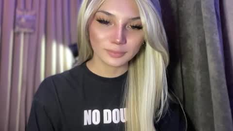 Snapshot of mysteryman_xxx chatting on 05.01.26 UR GIRL NEXTDOOR online show from 05.01.26