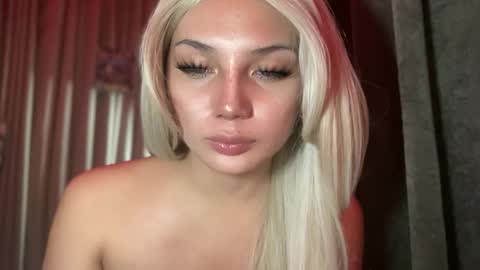 Snapshot of mysteryman_xxx chatting on 05.01.26 UR GIRL NEXTDOOR online show from 05.01.26