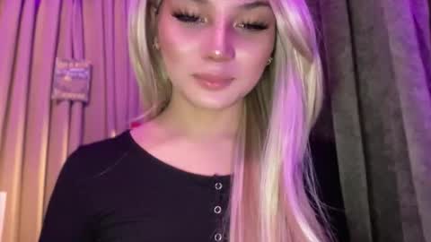Snapshot of mysteryman_xxx chatting on 05.02.26 UR GIRL NEXTDOOR online show from 05.02.26