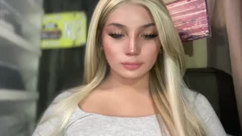 Snapshot of mysteryman_xxx chatting on 05.04.26 UR GIRL NEXTDOOR online show from 05.04.26