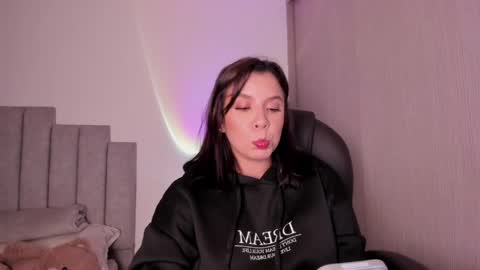 Snapshot of mysteyes chatting on 05.11.26 Elena online show from 05.11.26