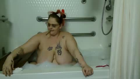 Snapshot of mysticlynn420 chatting on 01.29.25 MysticLynn online show from 01.29.25